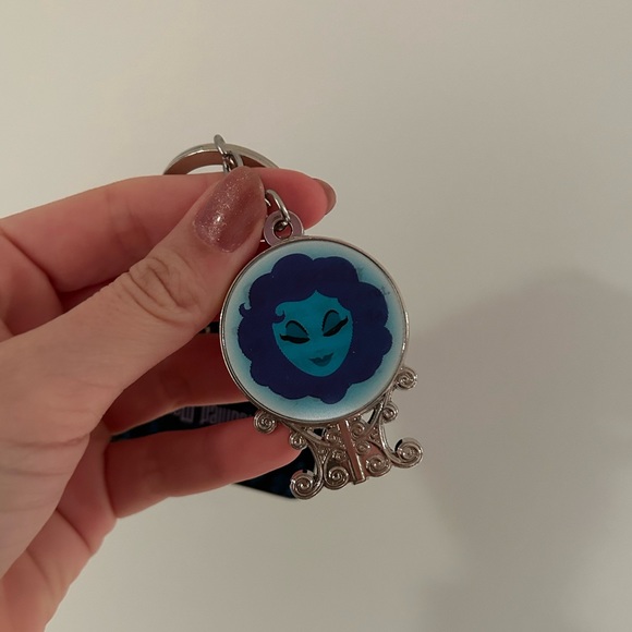 Disney Haunted Mansion Keychain Walt Disney World Madame Leota Accessory - Picture 3 of 3